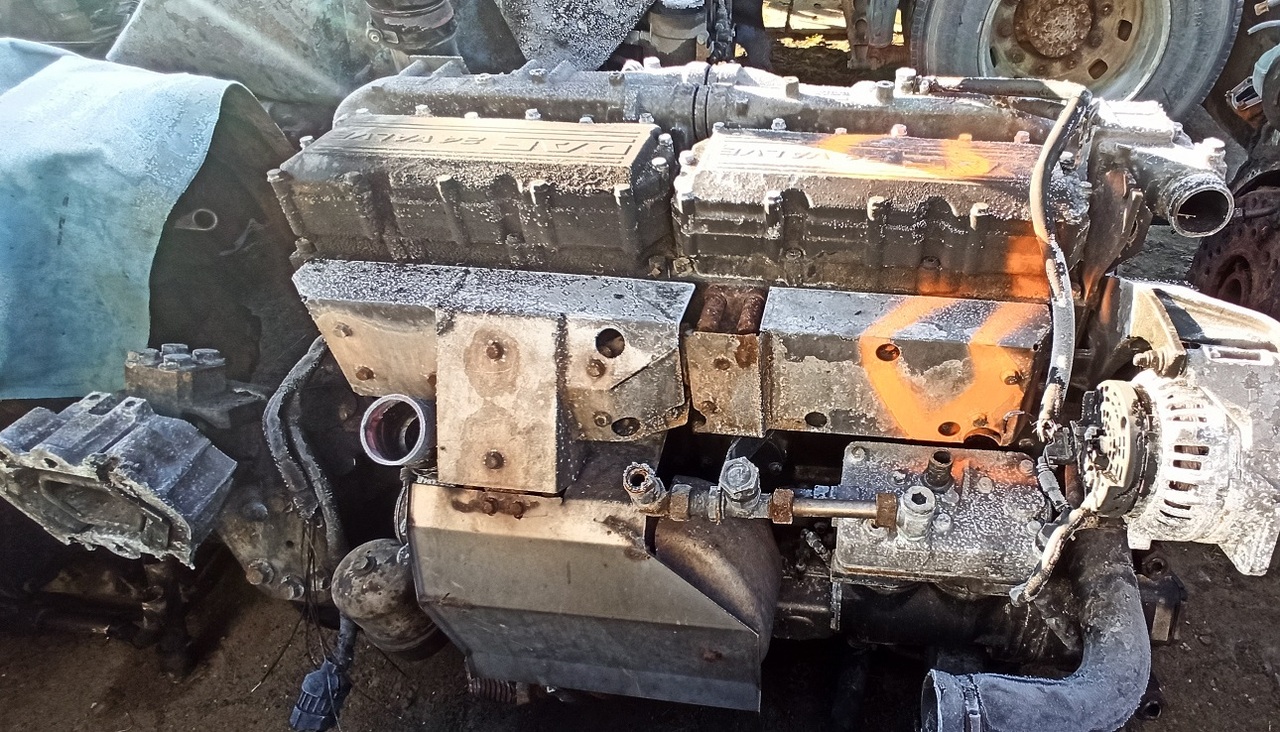 DAF 2 x CF 75 310 PE228 C - Moteur et pièces pour Camion: photos 2 DAF 2 x CF 75 310 PE228 C - Moteur et pièces pour Camion: photos 2