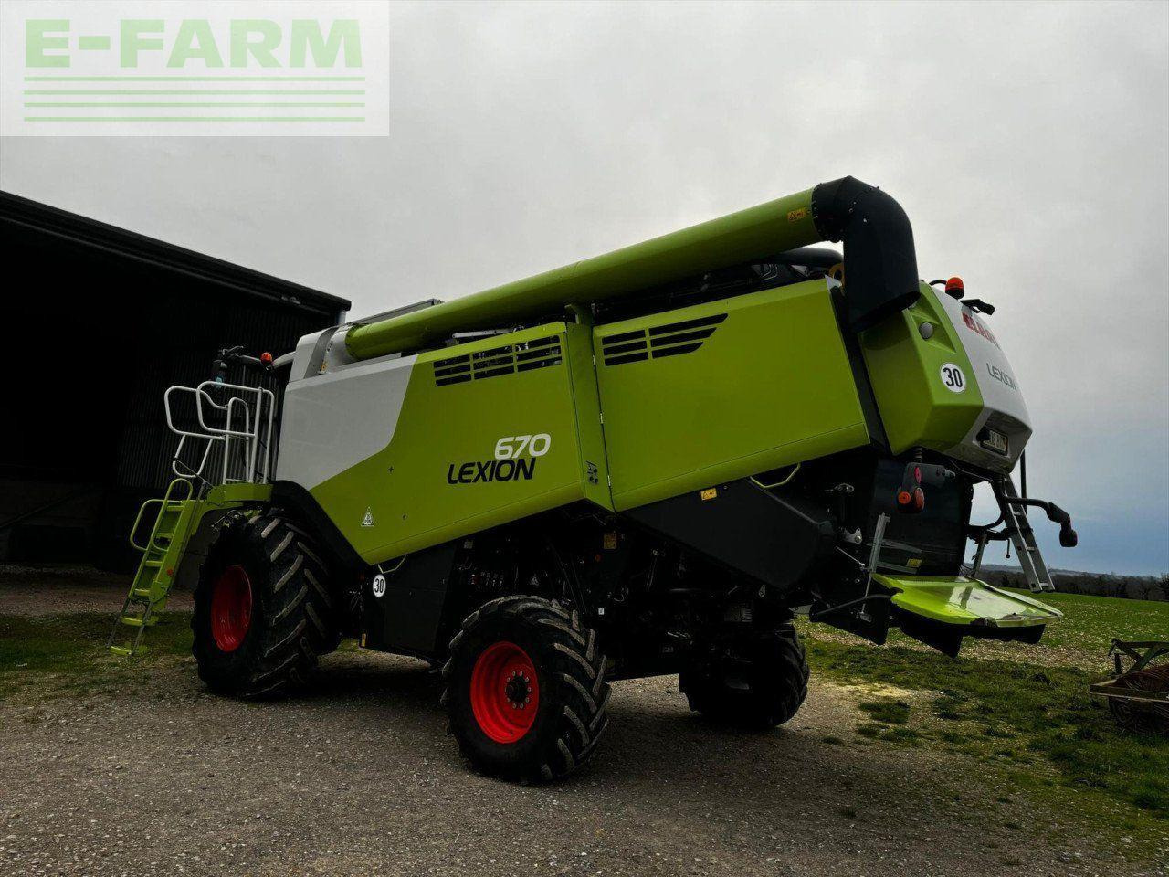Moissonneuse-batteuse CLAAS LEXION 670 M: photos 8