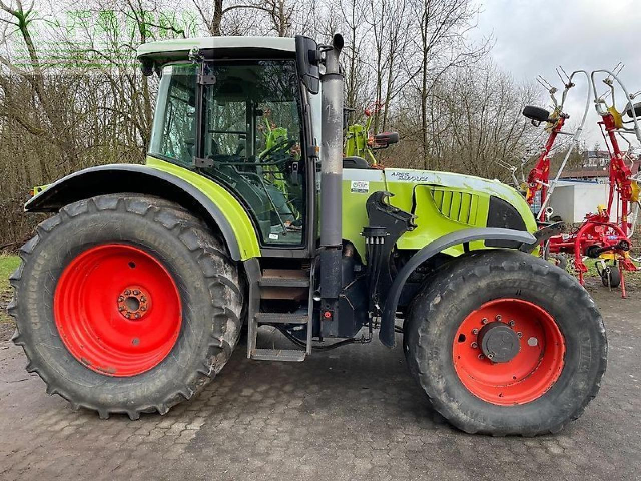 CLAAS ares 697 atz mit fronthydraulik und frontladerkonsolen stoll ATZ - Tracteur agricole: photos 2 CLAAS ares 697 atz mit fronthydraulik und frontladerkonsolen stoll ATZ - Tracteur agricole: photos 2