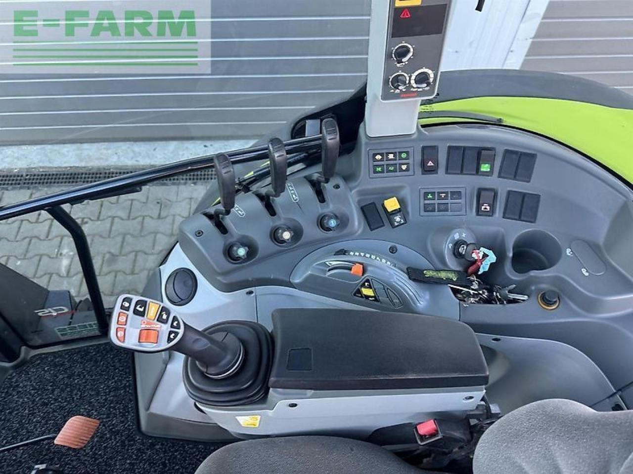 CLAAS arion 420 cis a32 - Tracteur agricole: photos 5 CLAAS arion 420 cis a32 - Tracteur agricole: photos 5