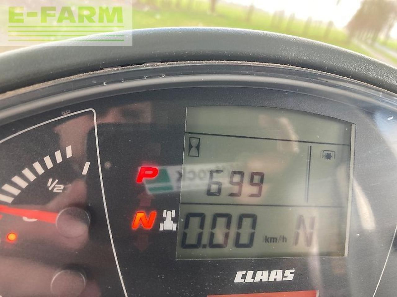 CLAAS axion 830 cmatic CMATIC - Tracteur agricole: photos 2 CLAAS axion 830 cmatic CMATIC - Tracteur agricole: photos 2