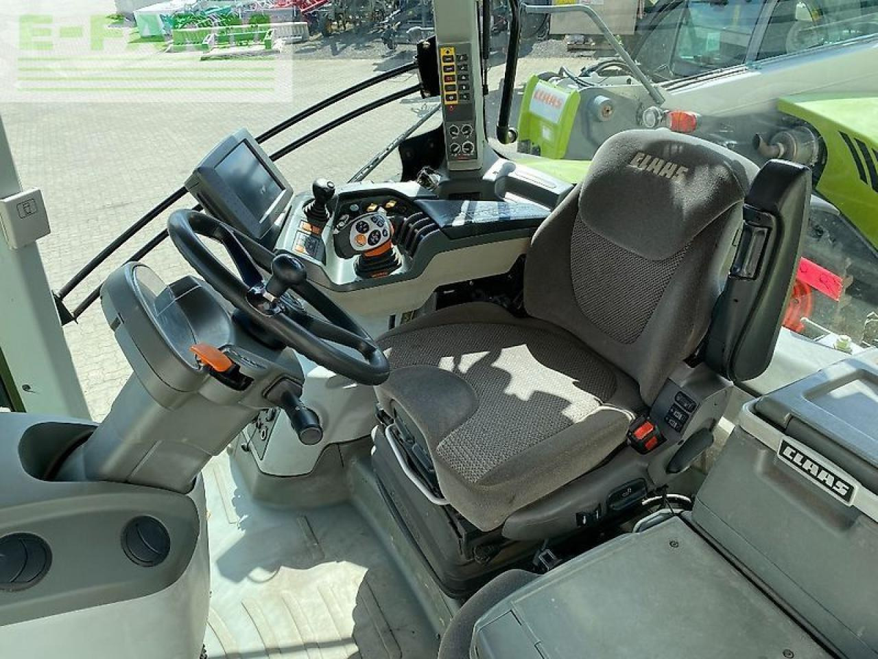 CLAAS axion 830 cmatic CMATIC - Tracteur agricole: photos 3 CLAAS axion 830 cmatic CMATIC - Tracteur agricole: photos 3