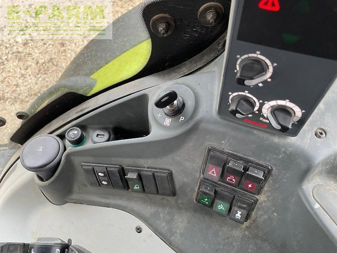 Tracteur agricole CLAAS axion 870 cmatic cebis CMATIC CEBIS: photos 12