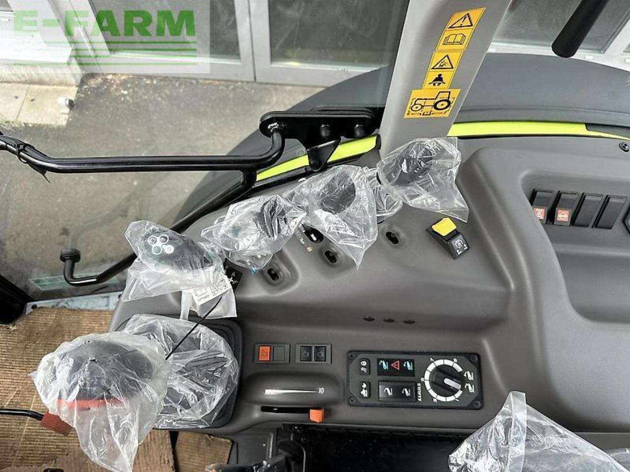 CLAAS axos 240 advanced fl-konsole - Tracteur agricole: photos 5 CLAAS axos 240 advanced fl-konsole - Tracteur agricole: photos 5