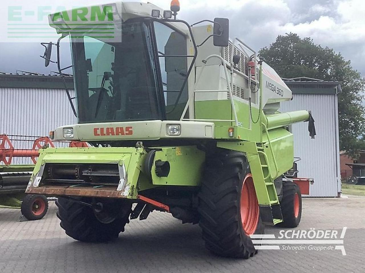 CLAAS dominator 360 mega + c 600 schneidwerk - Moissonneuse-batteuse: photos 1 CLAAS dominator 360 mega + c 600 schneidwerk - Moissonneuse-batteuse: photos 1