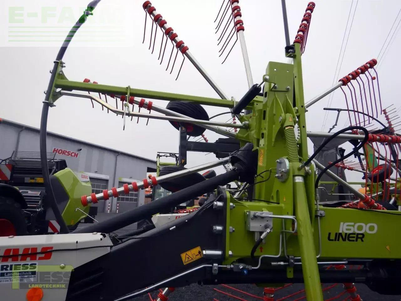 CLAAS liner 1600 - Faneuse: photos 4 CLAAS liner 1600 - Faneuse: photos 4