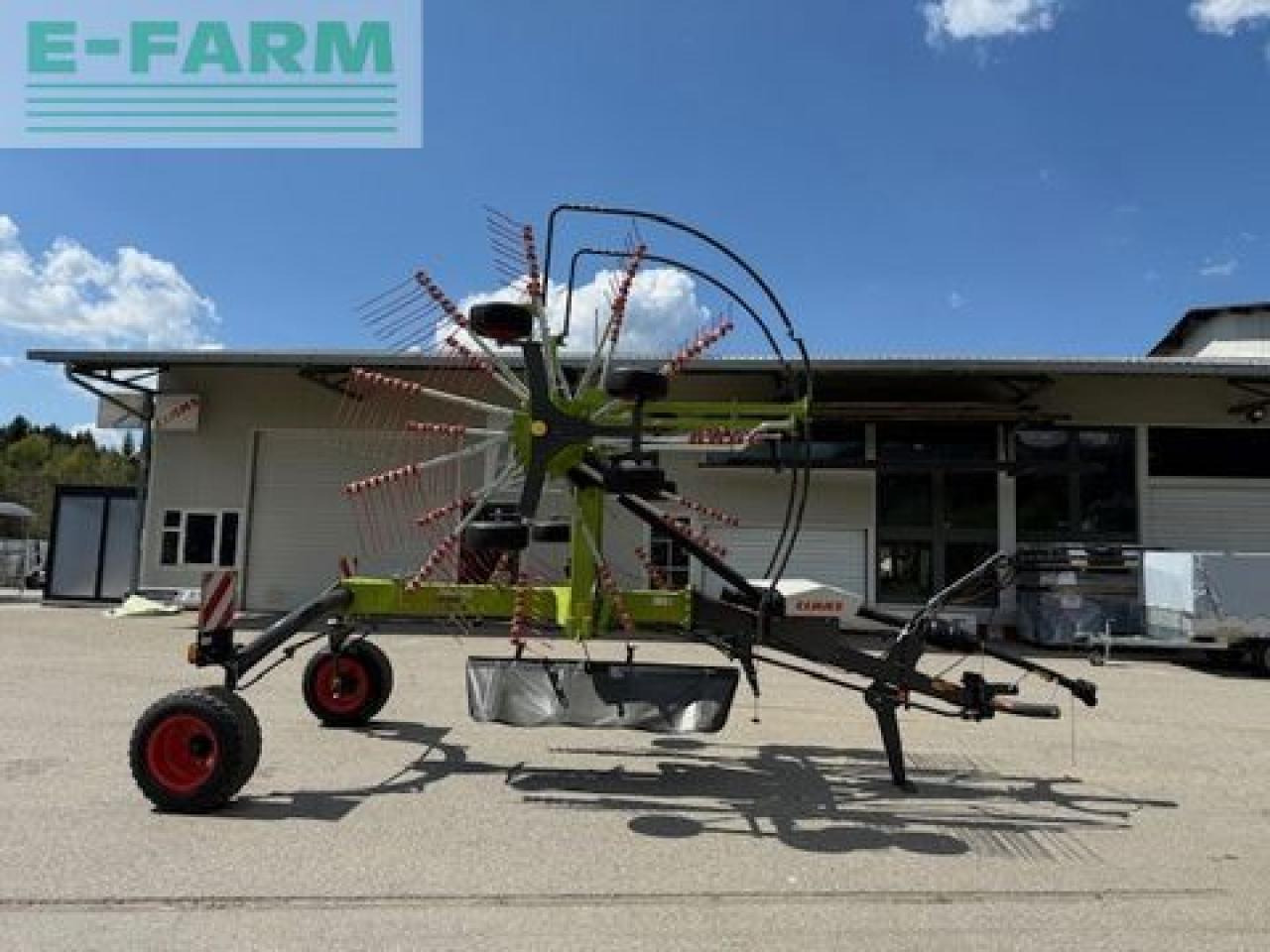 CLAAS liner 2600 trend - Faneuse: photos 1 CLAAS liner 2600 trend - Faneuse: photos 1