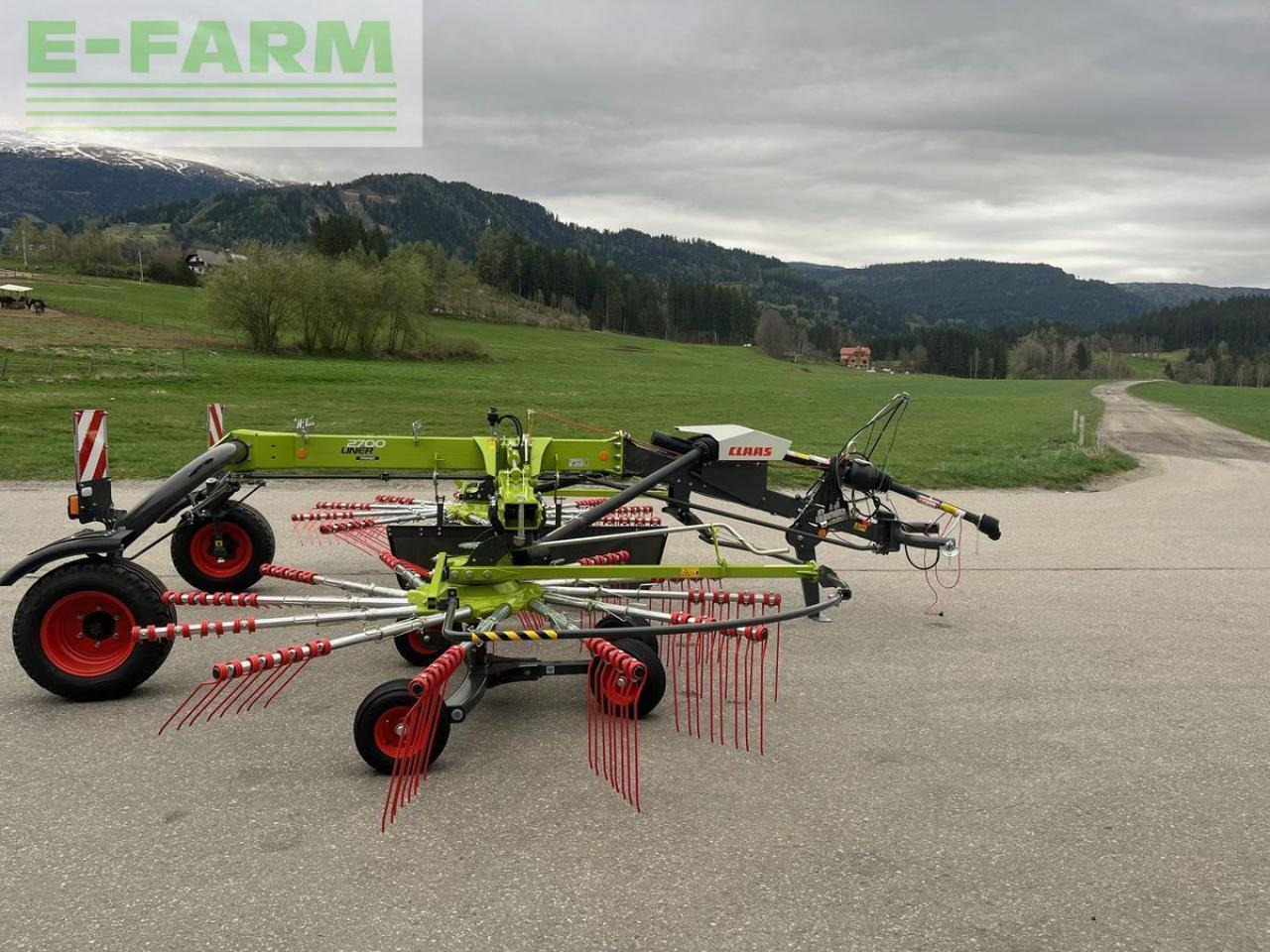 CLAAS liner 2700 trend - Faneuse: photos 4 CLAAS liner 2700 trend - Faneuse: photos 4
