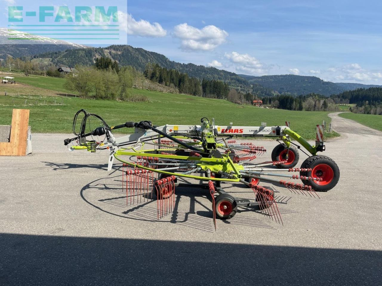 CLAAS liner 2900 trend - Faneuse: photos 4 CLAAS liner 2900 trend - Faneuse: photos 4