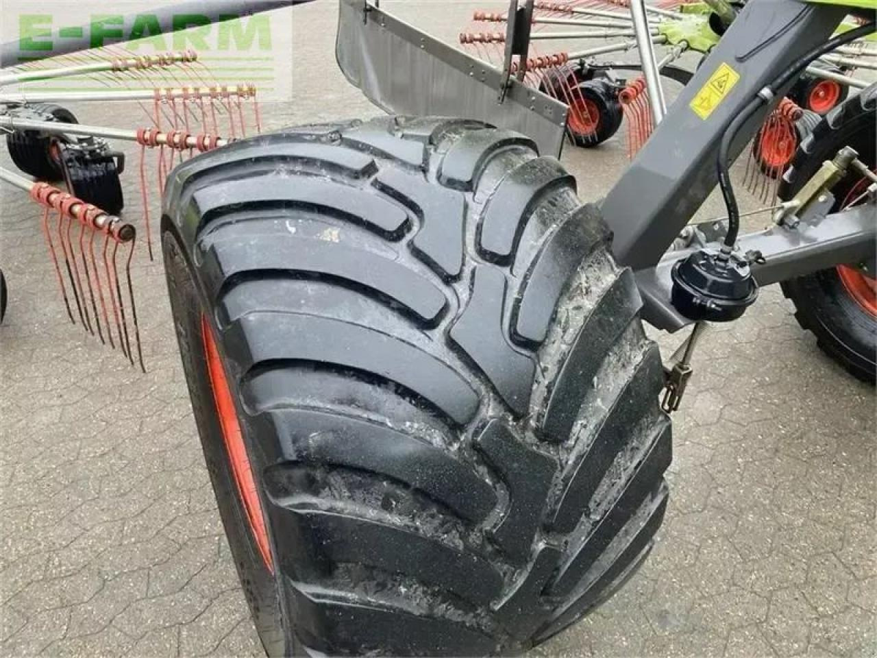 CLAAS liner 4900 - Faneuse: photos 4 CLAAS liner 4900 - Faneuse: photos 4
