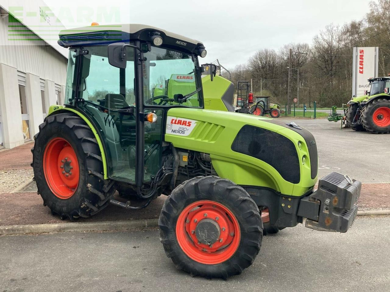 CLAAS nexos 230 f 4rm F - Tracteur agricole: photos 1 CLAAS nexos 230 f 4rm F - Tracteur agricole: photos 1