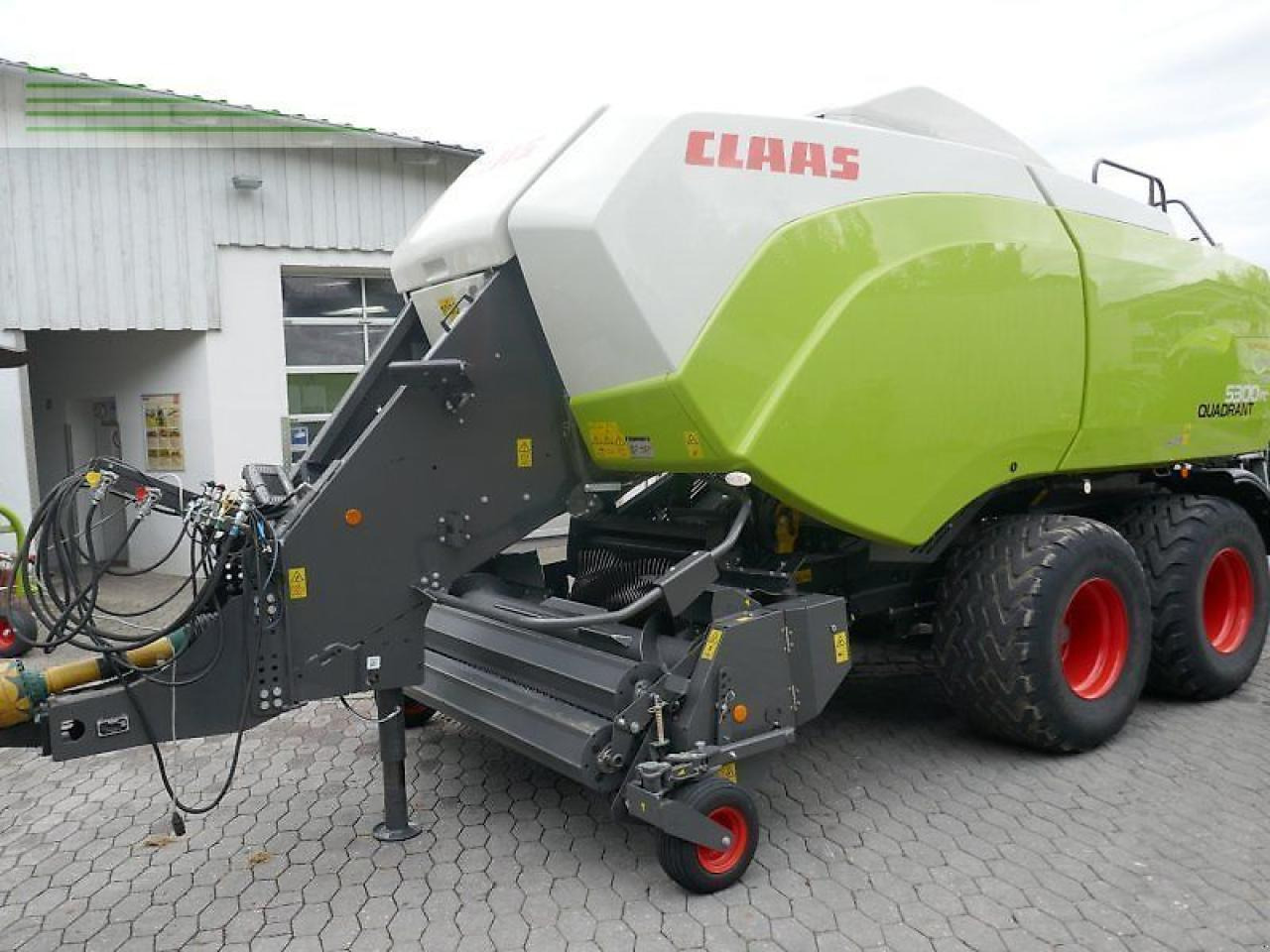CLAAS quadrant 5300 fc t - Presse à balles cubiques: photos 1 CLAAS quadrant 5300 fc t - Presse à balles cubiques: photos 1