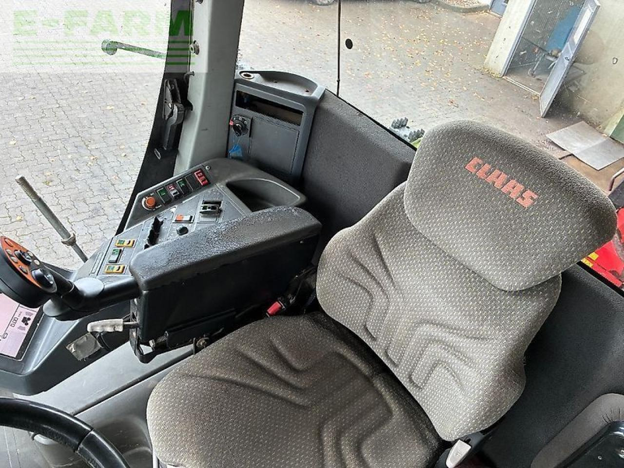 CLAAS xerion 3300 trac TRAC - Tracteur agricole: photos 3 CLAAS xerion 3300 trac TRAC - Tracteur agricole: photos 3