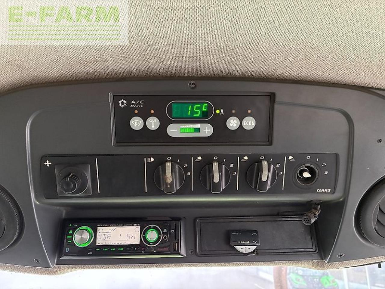 CLAAS xerion 3300 trac TRAC - Tracteur agricole: photos 4 CLAAS xerion 3300 trac TRAC - Tracteur agricole: photos 4