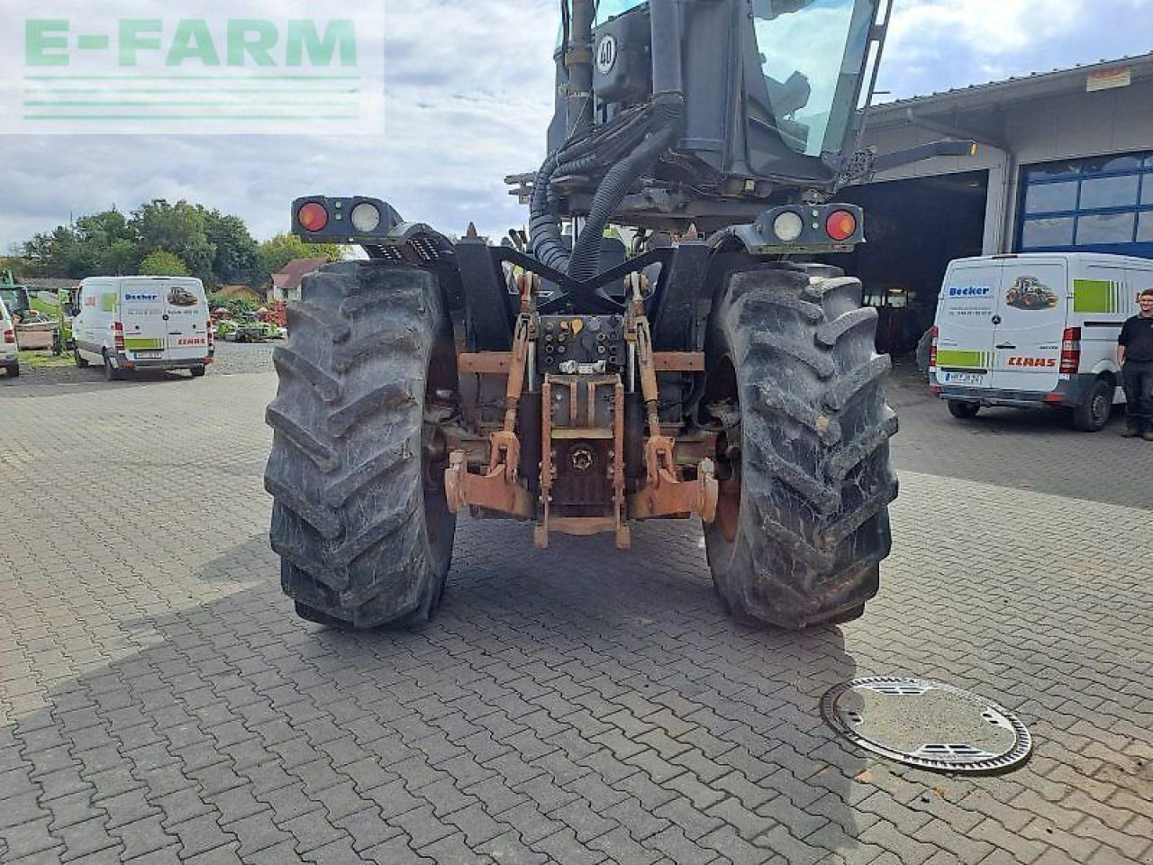 CLAAS xerion 3300 trac vc TRAC VC - Tracteur agricole: photos 3 CLAAS xerion 3300 trac vc TRAC VC - Tracteur agricole: photos 3