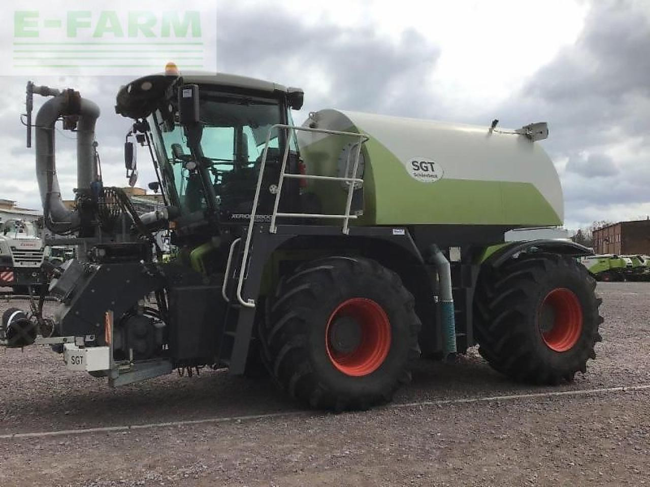 CLAAS xerion 3800 saddle trac - Pulvé automoteur: photos 1 CLAAS xerion 3800 saddle trac - Pulvé automoteur: photos 1