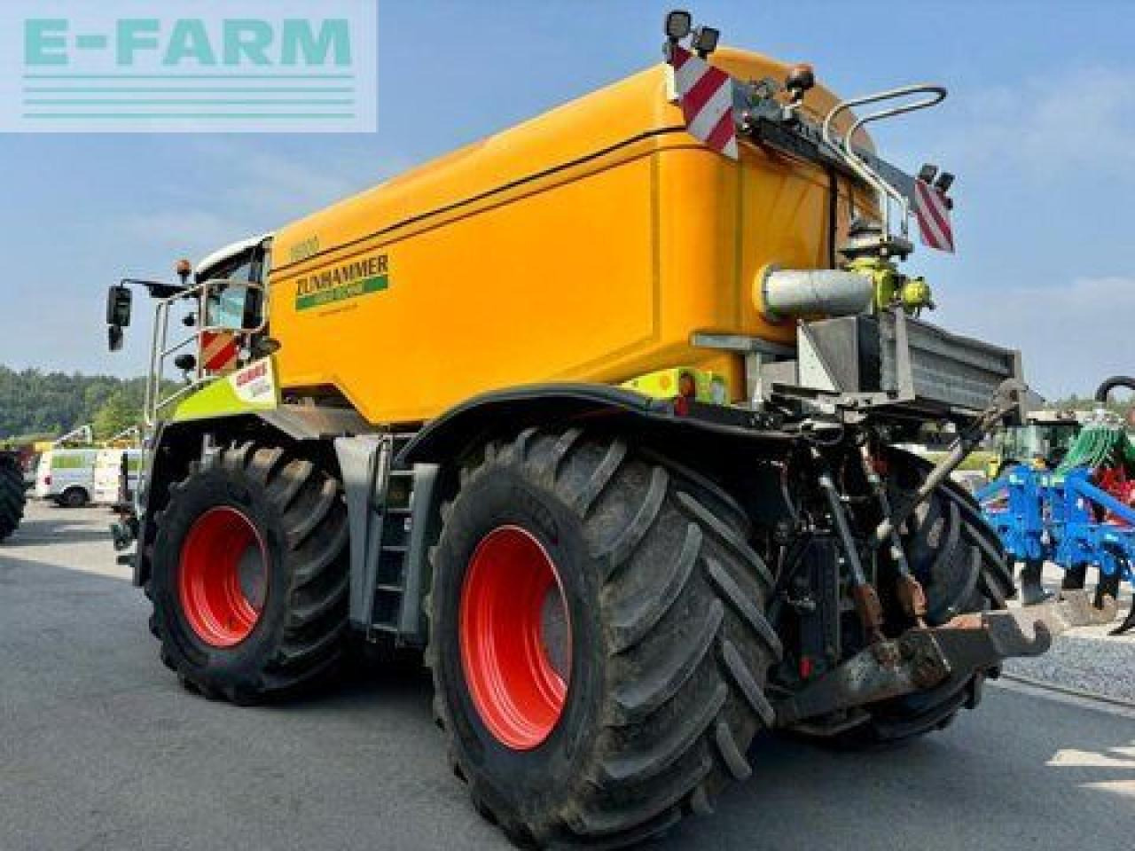 CLAAS xerion 4000 saddle trac, zunhammer acx 16 cbm SADDLE TRAC - Tracteur agricole: photos 3 CLAAS xerion 4000 saddle trac, zunhammer acx 16 cbm SADDLE TRAC - Tracteur agricole: photos 3
