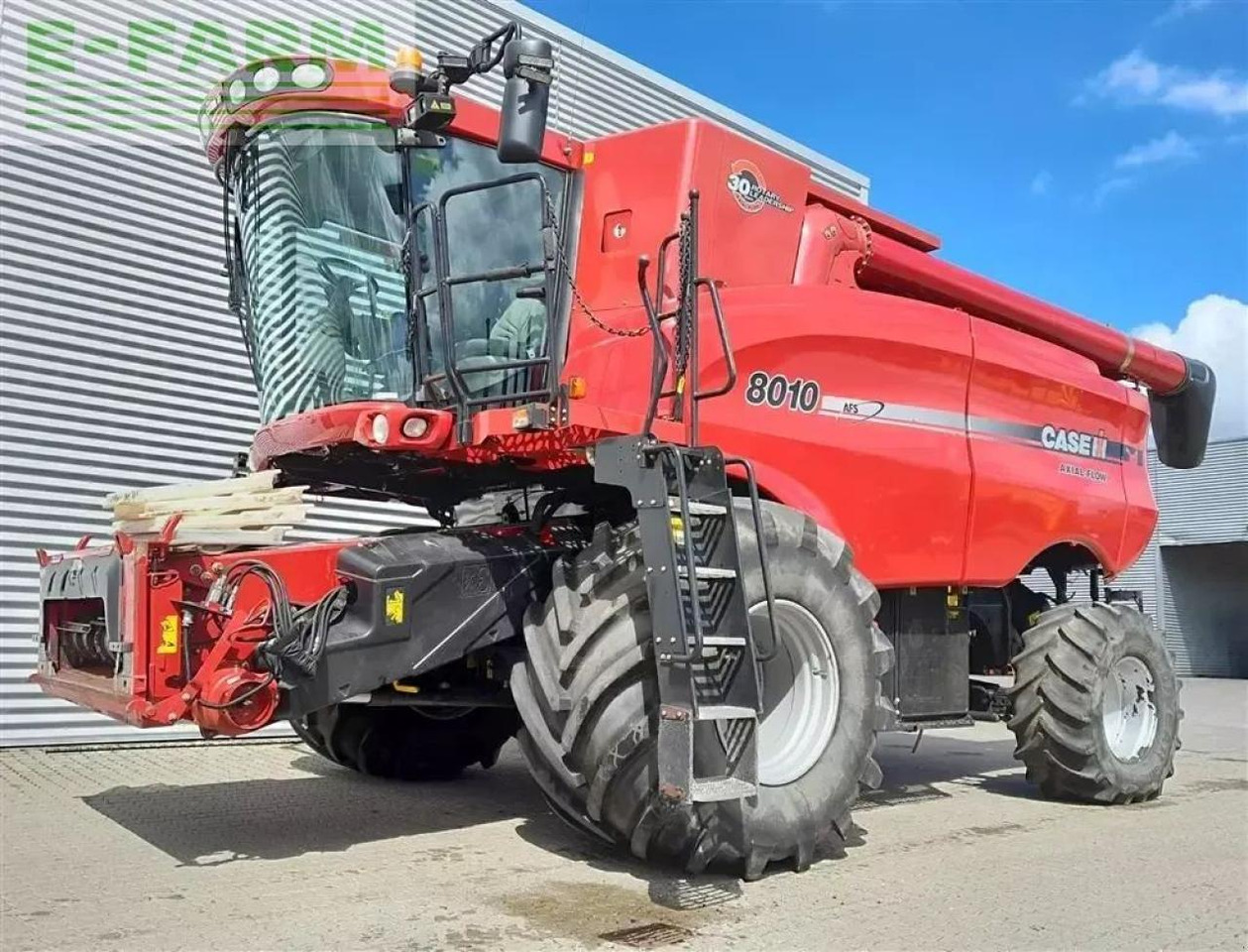 Case-IH 8010 med 30 fods skærebord - Moissonneuse-batteuse: photos 2 Case-IH 8010 med 30 fods skærebord - Moissonneuse-batteuse: photos 2