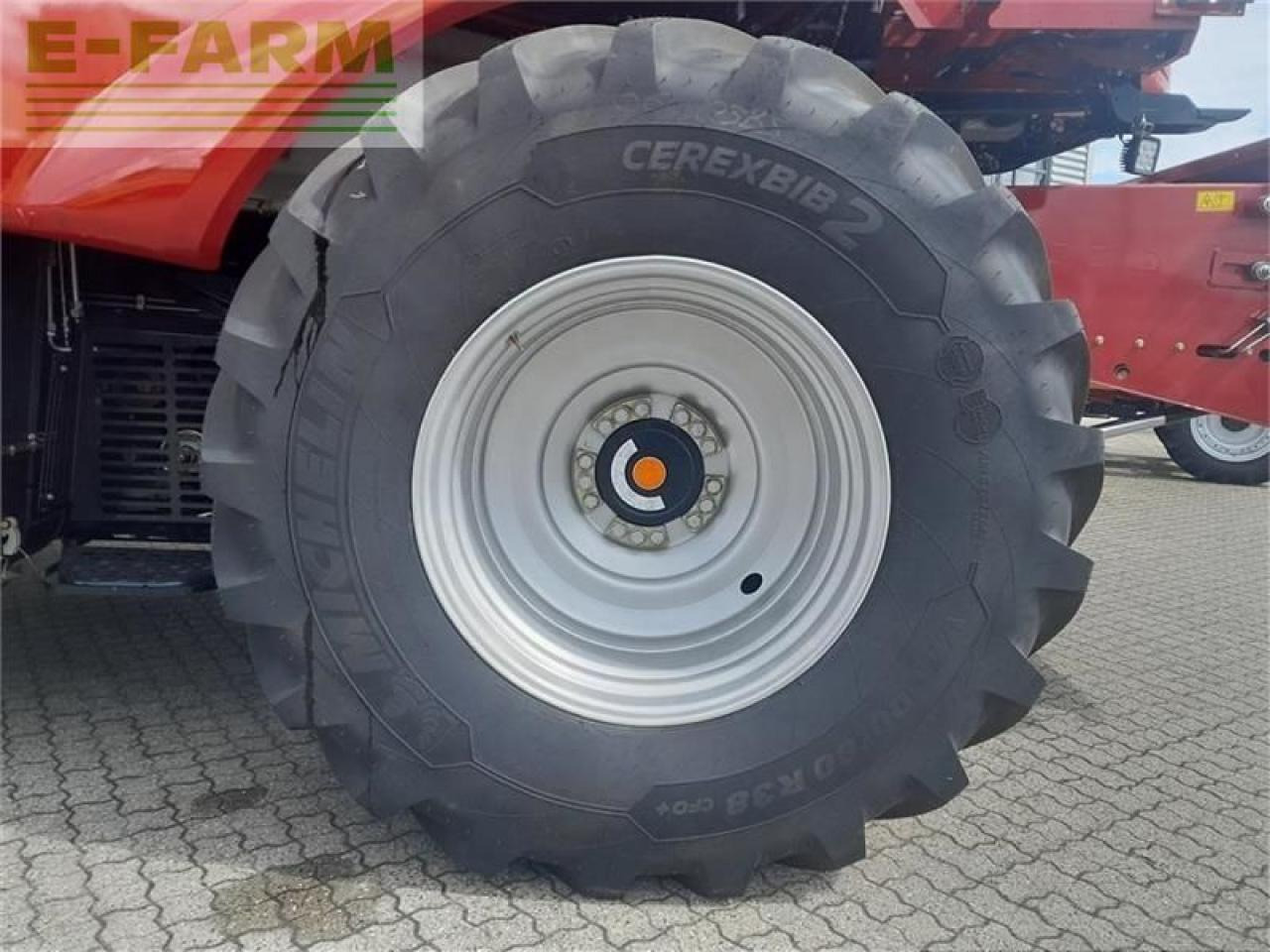 Moissonneuse-batteuse Case-IH 8250 kampagnepris axial-flow 8250 med 35 fod varioskærebord: photos 8