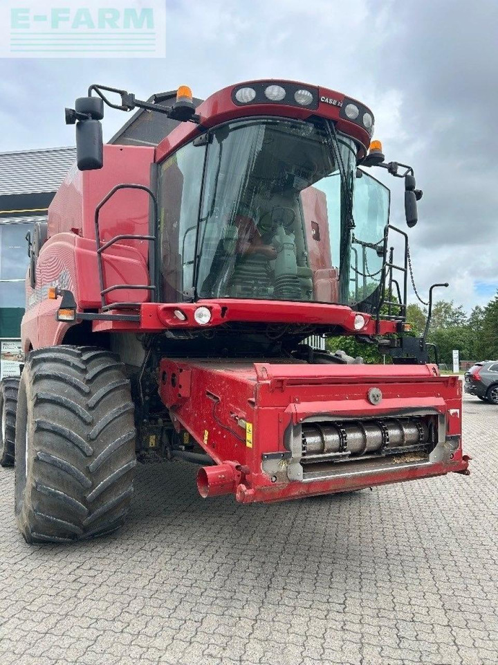 Case-IH 9120 - Moissonneuse-batteuse: photos 1 Case-IH 9120 - Moissonneuse-batteuse: photos 1