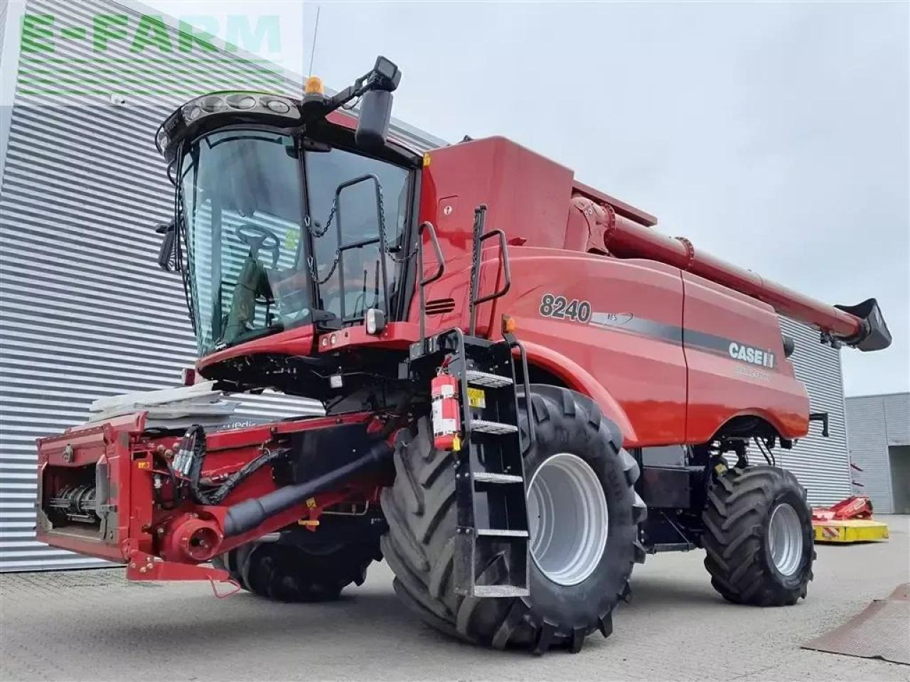 Case-IH axial flow 8240 med 30 fods vario skærebord - Moissonneuse-batteuse: photos 1 Case-IH axial flow 8240 med 30 fods vario skærebord - Moissonneuse-batteuse: photos 1