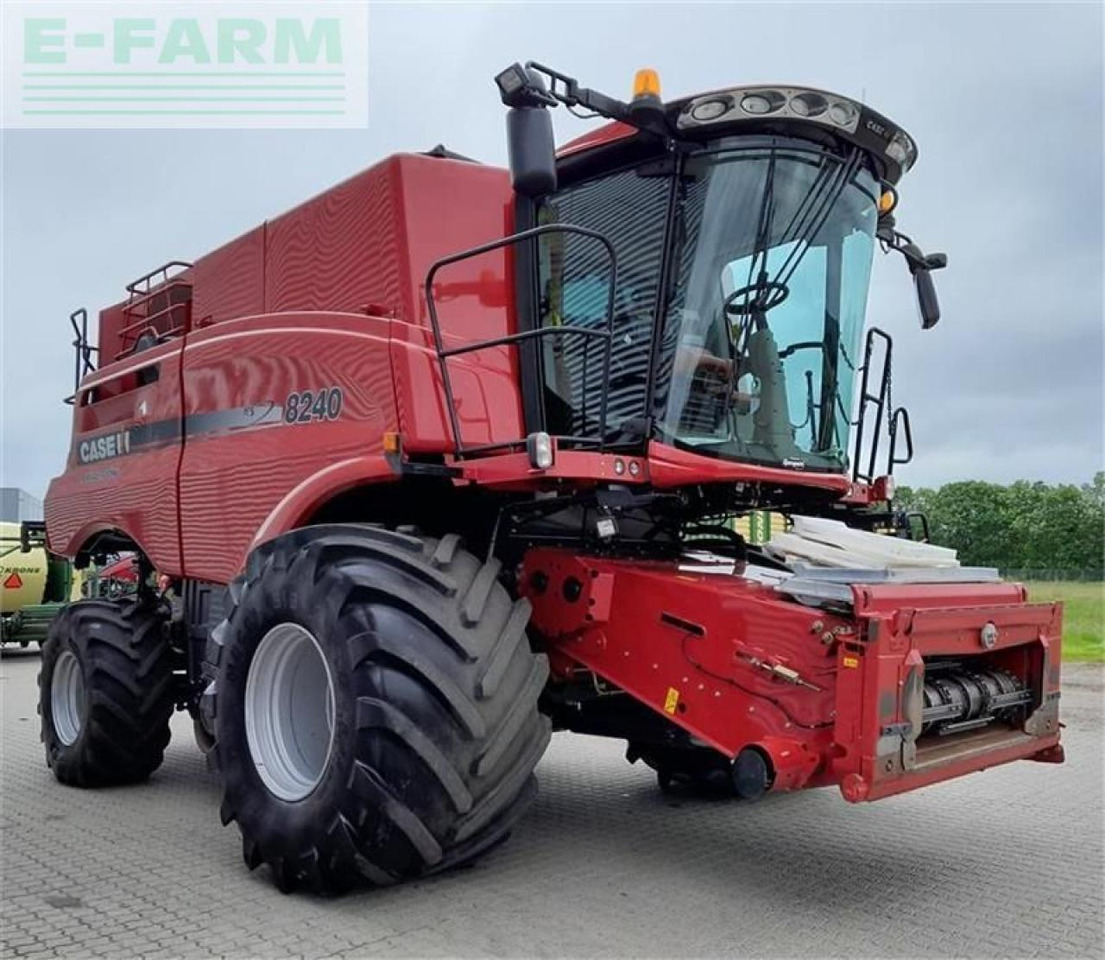 Case-IH axial flow 8240 med 30 fods vario skærebord - Moissonneuse-batteuse: photos 3 Case-IH axial flow 8240 med 30 fods vario skærebord - Moissonneuse-batteuse: photos 3