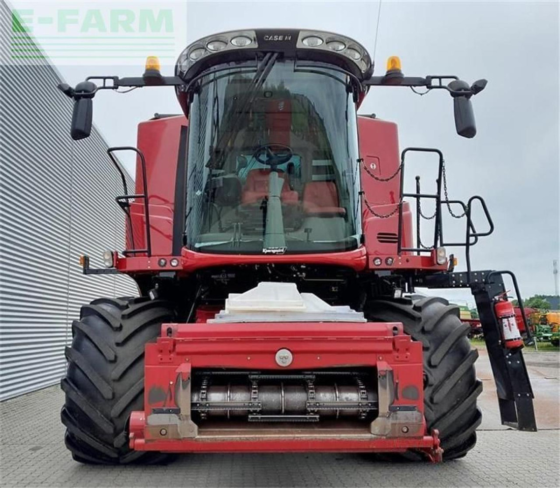 Case-IH axial flow 8240 med 30 fods vario skærebord - Moissonneuse-batteuse: photos 4 Case-IH axial flow 8240 med 30 fods vario skærebord - Moissonneuse-batteuse: photos 4