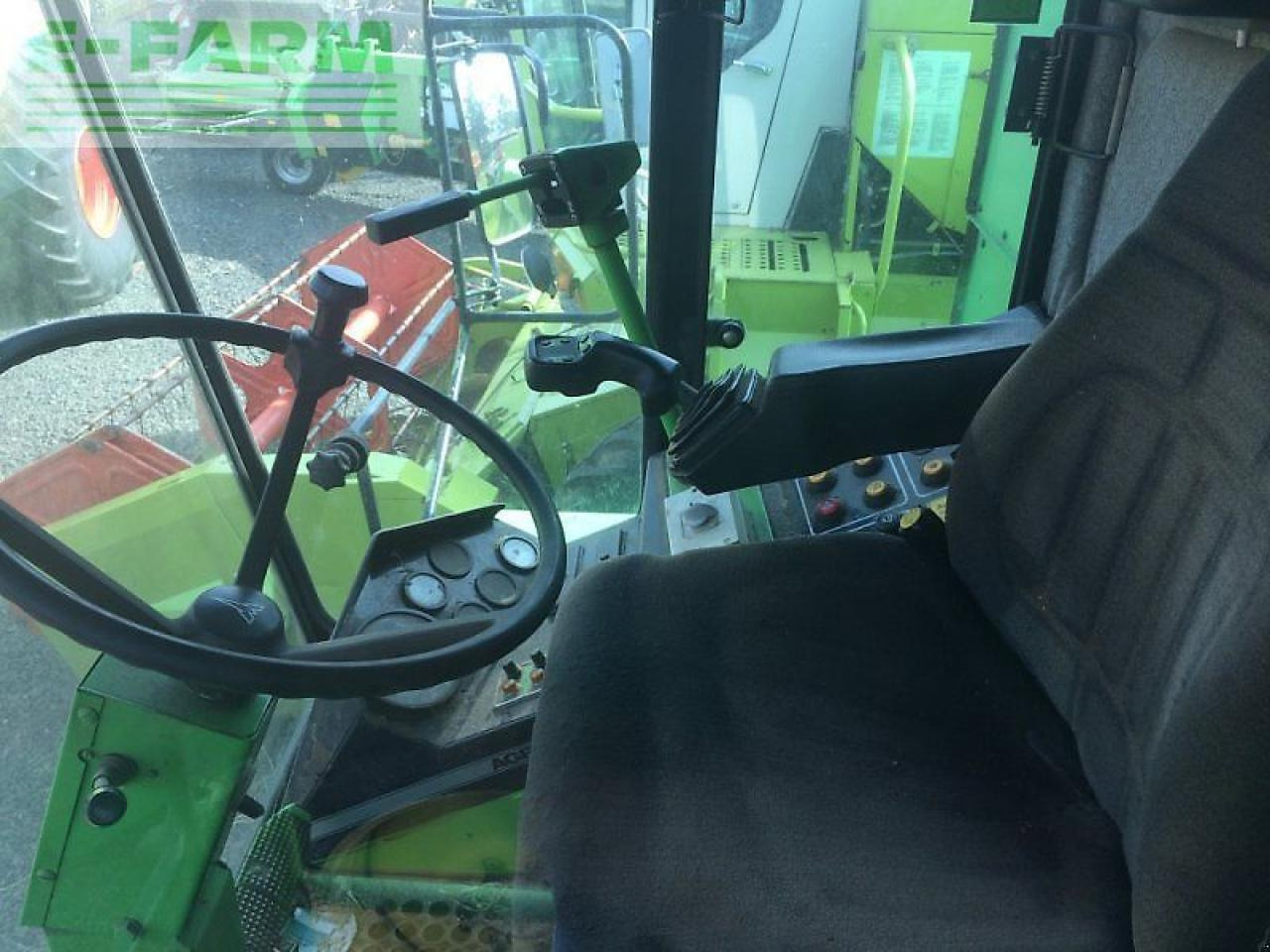 Deutz-Fahr m 35.40 - Moissonneuse-batteuse: photos 5 Deutz-Fahr m 35.40 - Moissonneuse-batteuse: photos 5