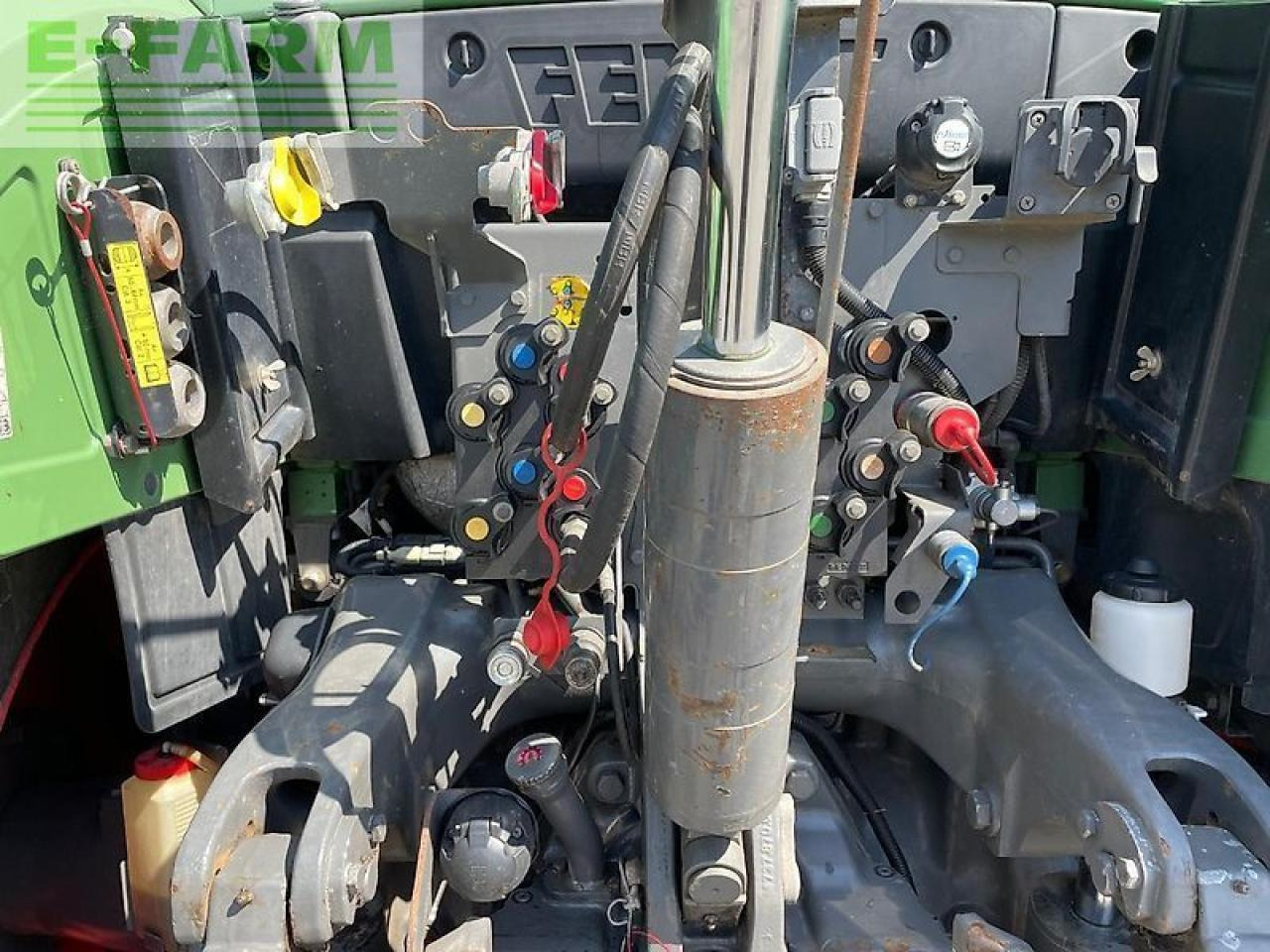 Tracteur agricole Fendt 724: photos 10