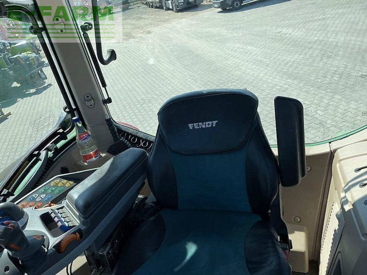 Tracteur agricole Fendt 724: photos 13