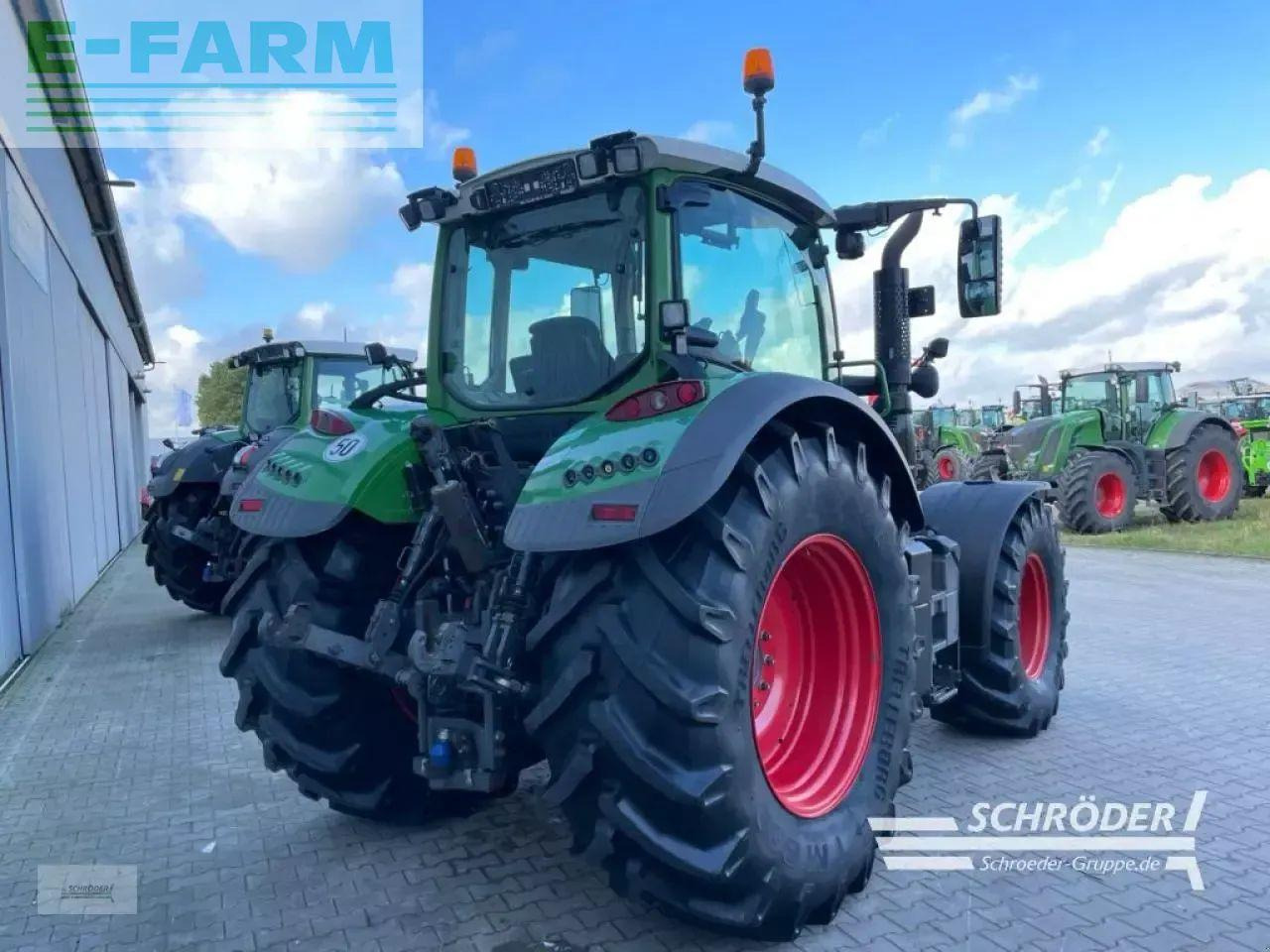Fendt 724 s4 profi plus - Tracteur agricole: photos 3 Fendt 724 s4 profi plus - Tracteur agricole: photos 3