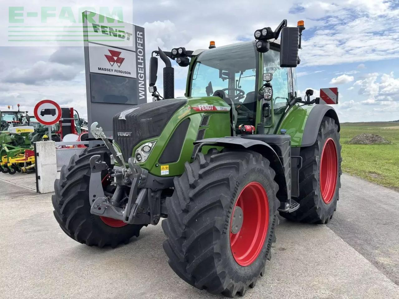 Fendt 724 vario profi+ - Tracteur agricole: photos 1 Fendt 724 vario profi+ - Tracteur agricole: photos 1