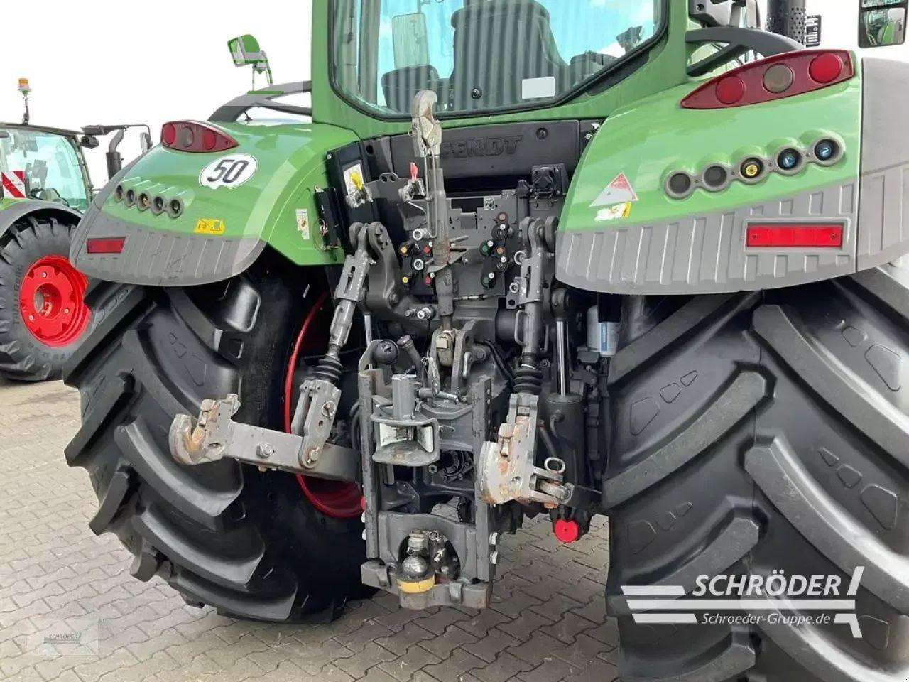 Fendt 724 vario s4 profi plus ProfiPlus - Tracteur agricole: photos 4 Fendt 724 vario s4 profi plus ProfiPlus - Tracteur agricole: photos 4