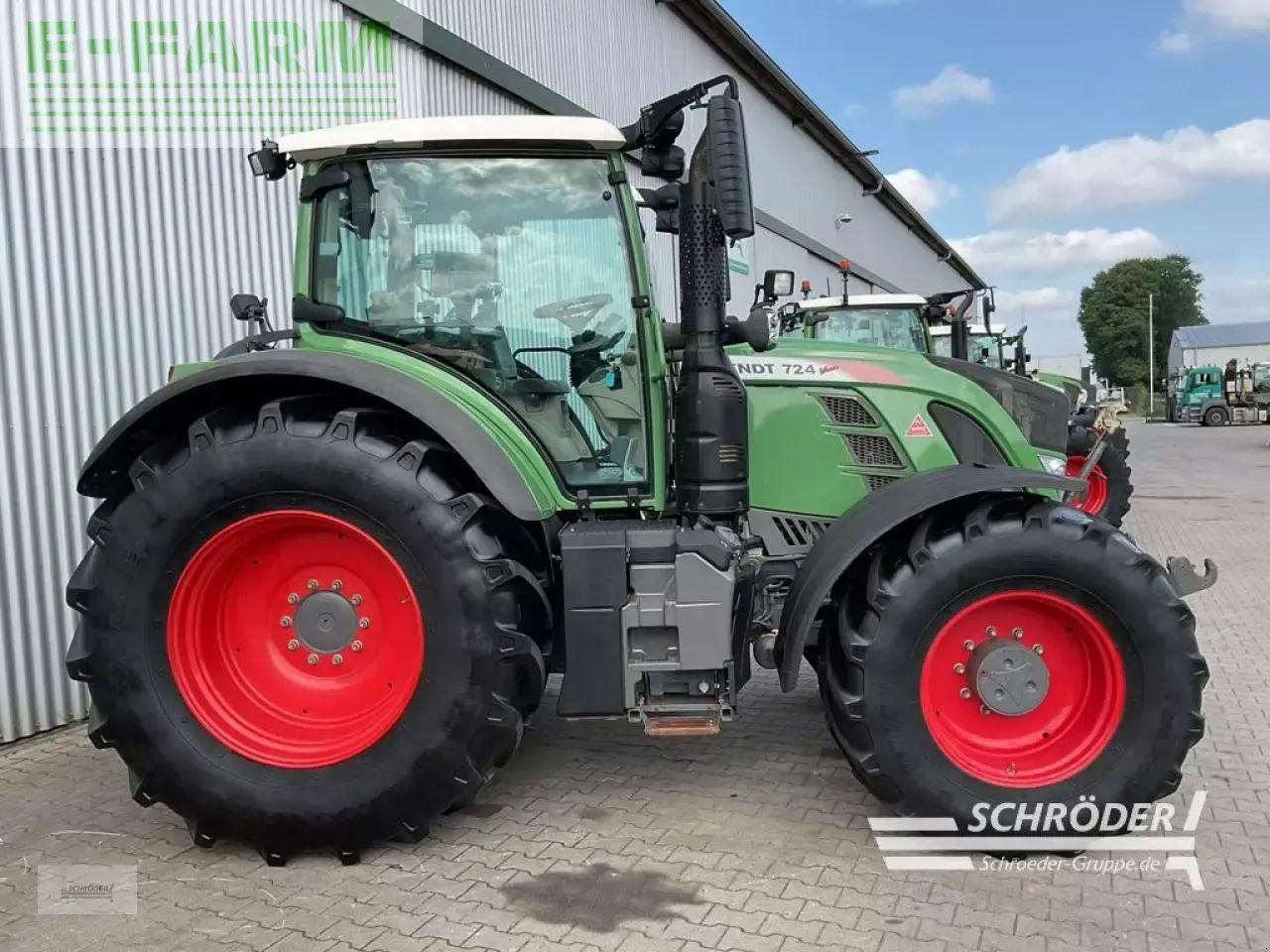 Fendt 724 vario s4 profi plus ProfiPlus - Tracteur agricole: photos 2 Fendt 724 vario s4 profi plus ProfiPlus - Tracteur agricole: photos 2