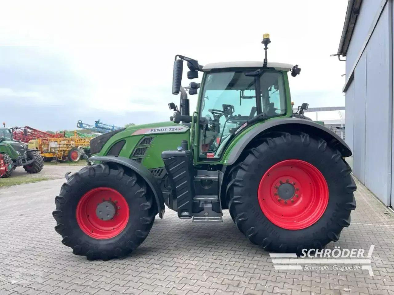 Fendt 724 vario s4 profi plus ProfiPlus - Tracteur agricole: photos 4 Fendt 724 vario s4 profi plus ProfiPlus - Tracteur agricole: photos 4