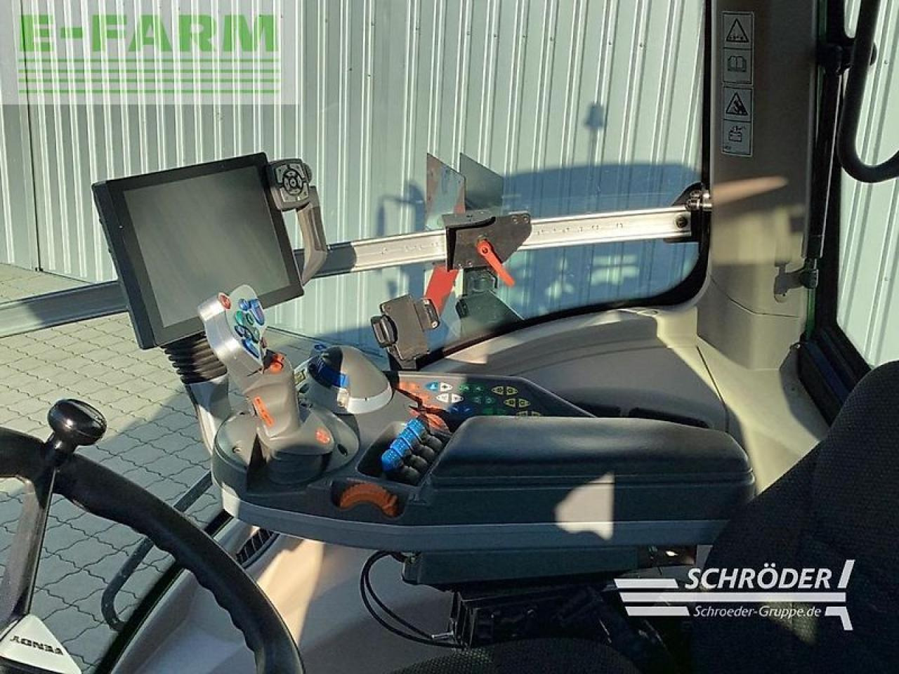 Tracteur agricole Fendt 824 vario s4 profi plus ProfiPlus: photos 17