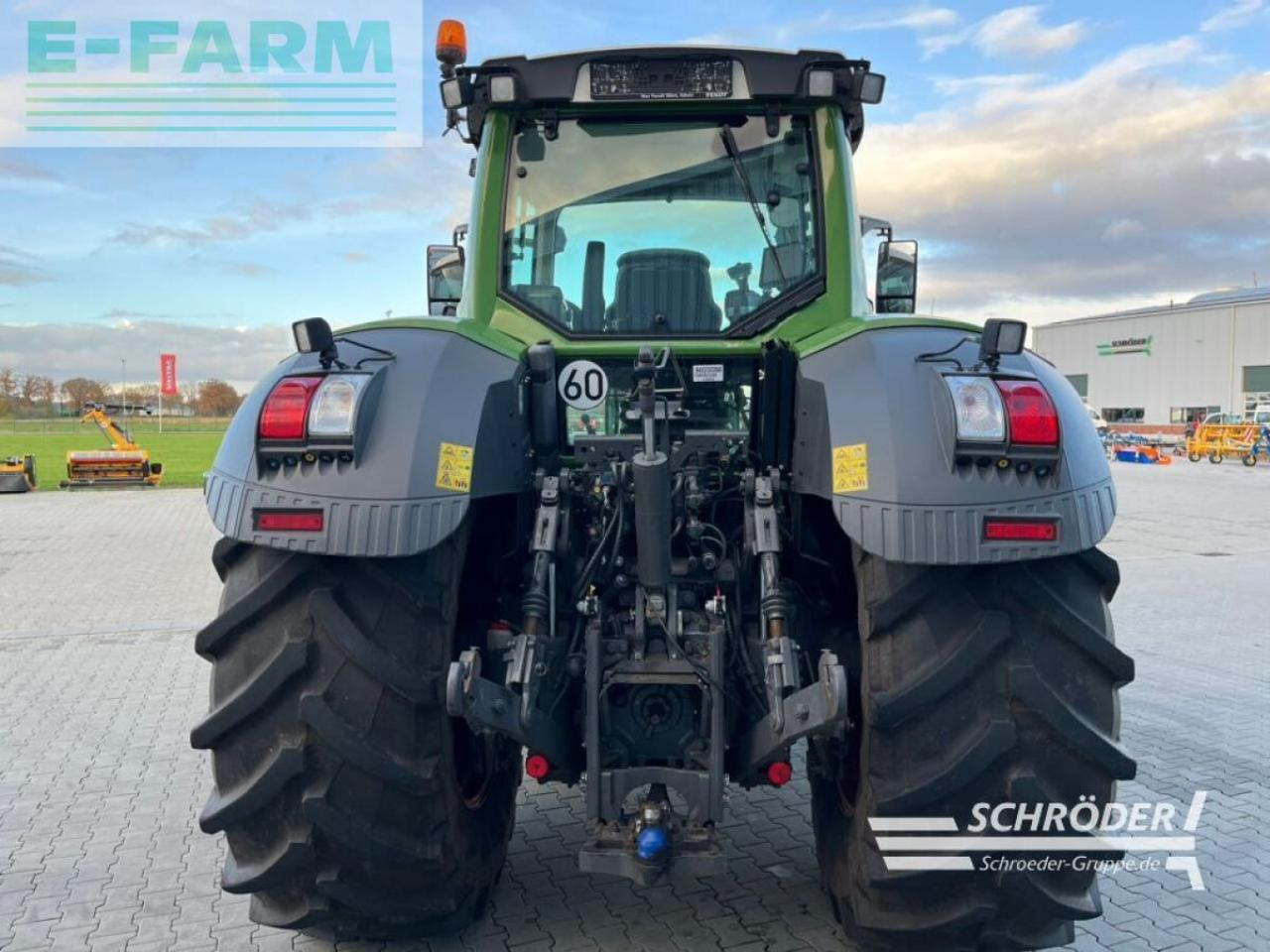 Fendt 828 vario s4 profi plus ProfiPlus - Tracteur agricole: photos 3 Fendt 828 vario s4 profi plus ProfiPlus - Tracteur agricole: photos 3