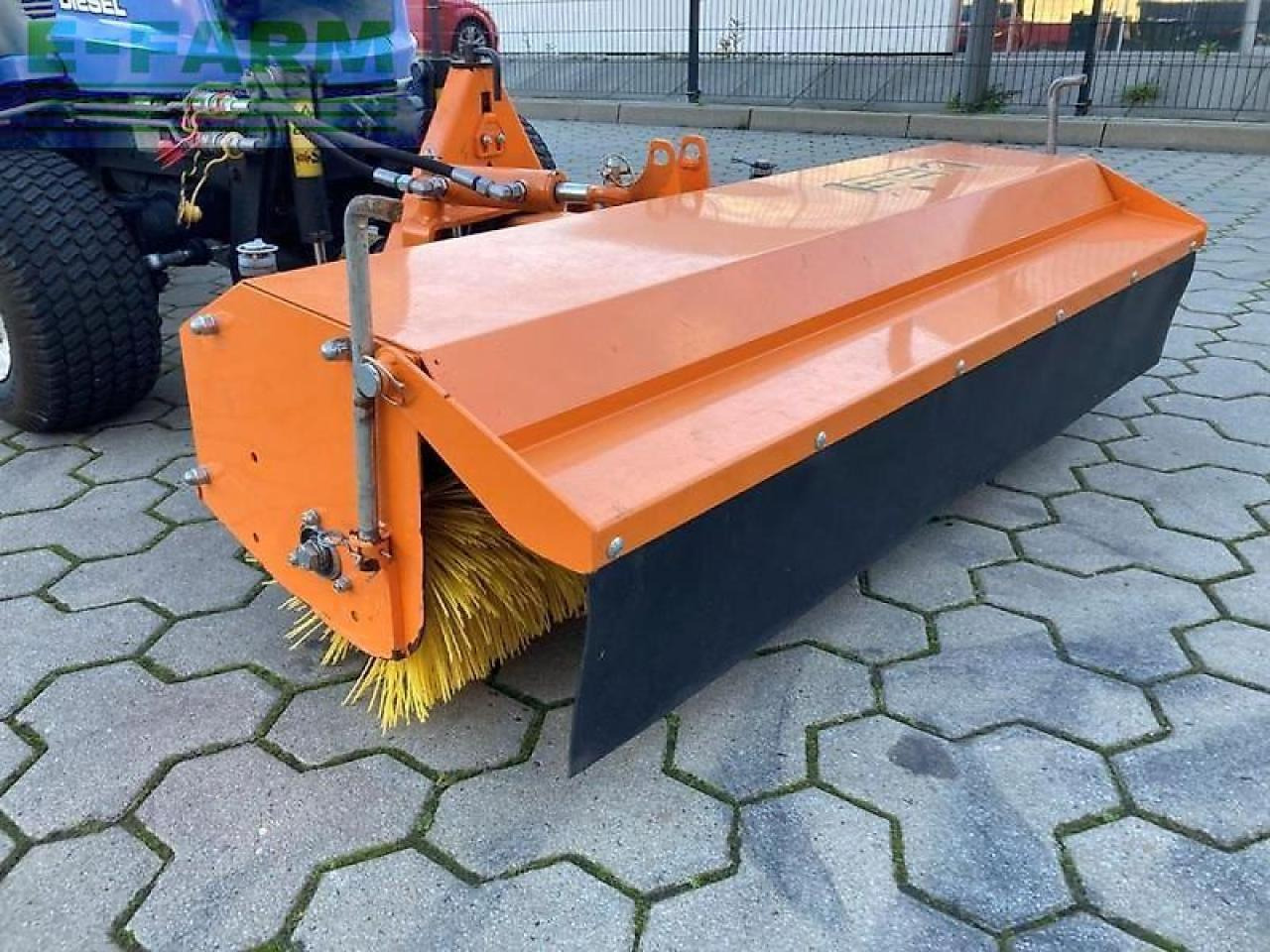 Iseki tgx 237 kehrmaschine, sichermäher - Tracteur agricole: photos 2 Iseki tgx 237 kehrmaschine, sichermäher - Tracteur agricole: photos 2