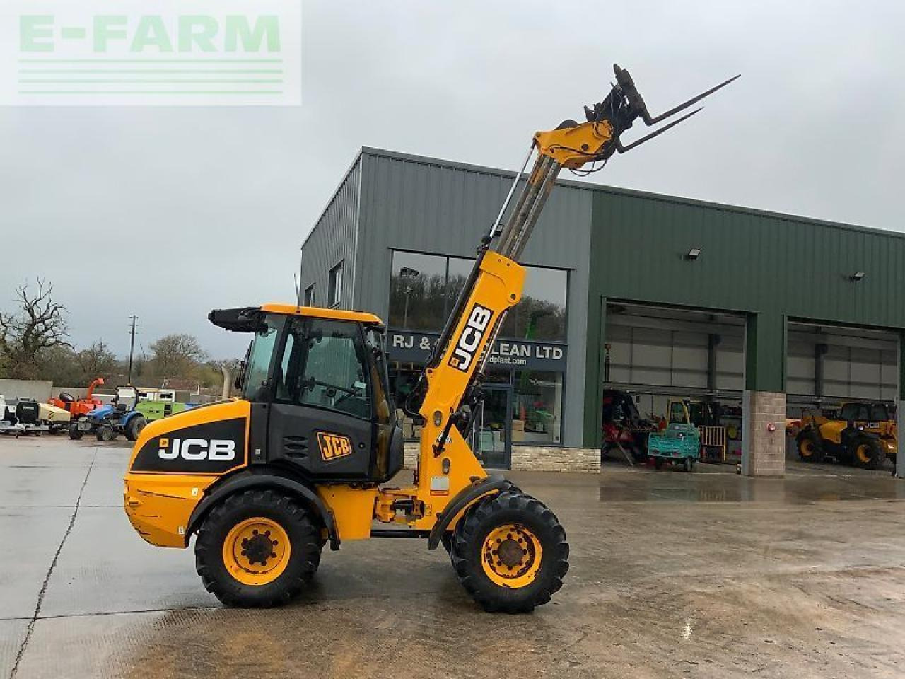 JCB tm220 agri telehandler (st25185) - Chargeuse sur pneus: photos 1 JCB tm220 agri telehandler (st25185) - Chargeuse sur pneus: photos 1
