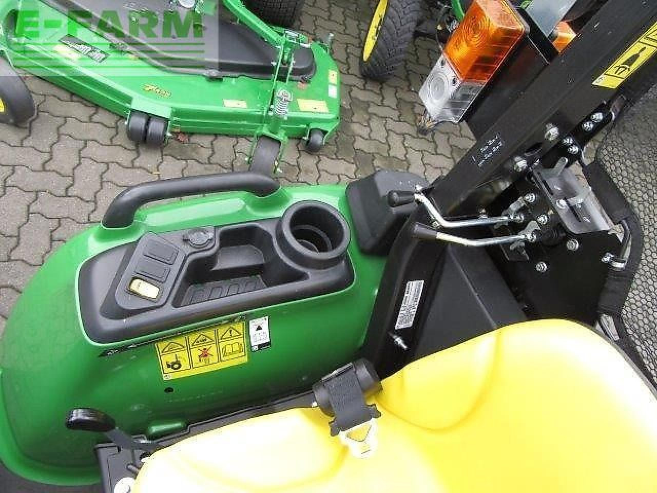 John Deere 3038e 300e - Tracteur agricole: photos 3 John Deere 3038e 300e - Tracteur agricole: photos 3
