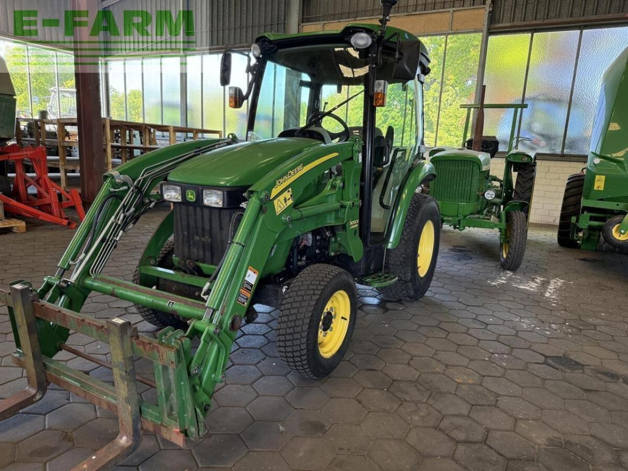 John Deere 3320 - Tracteur agricole: photos 2 John Deere 3320 - Tracteur agricole: photos 2