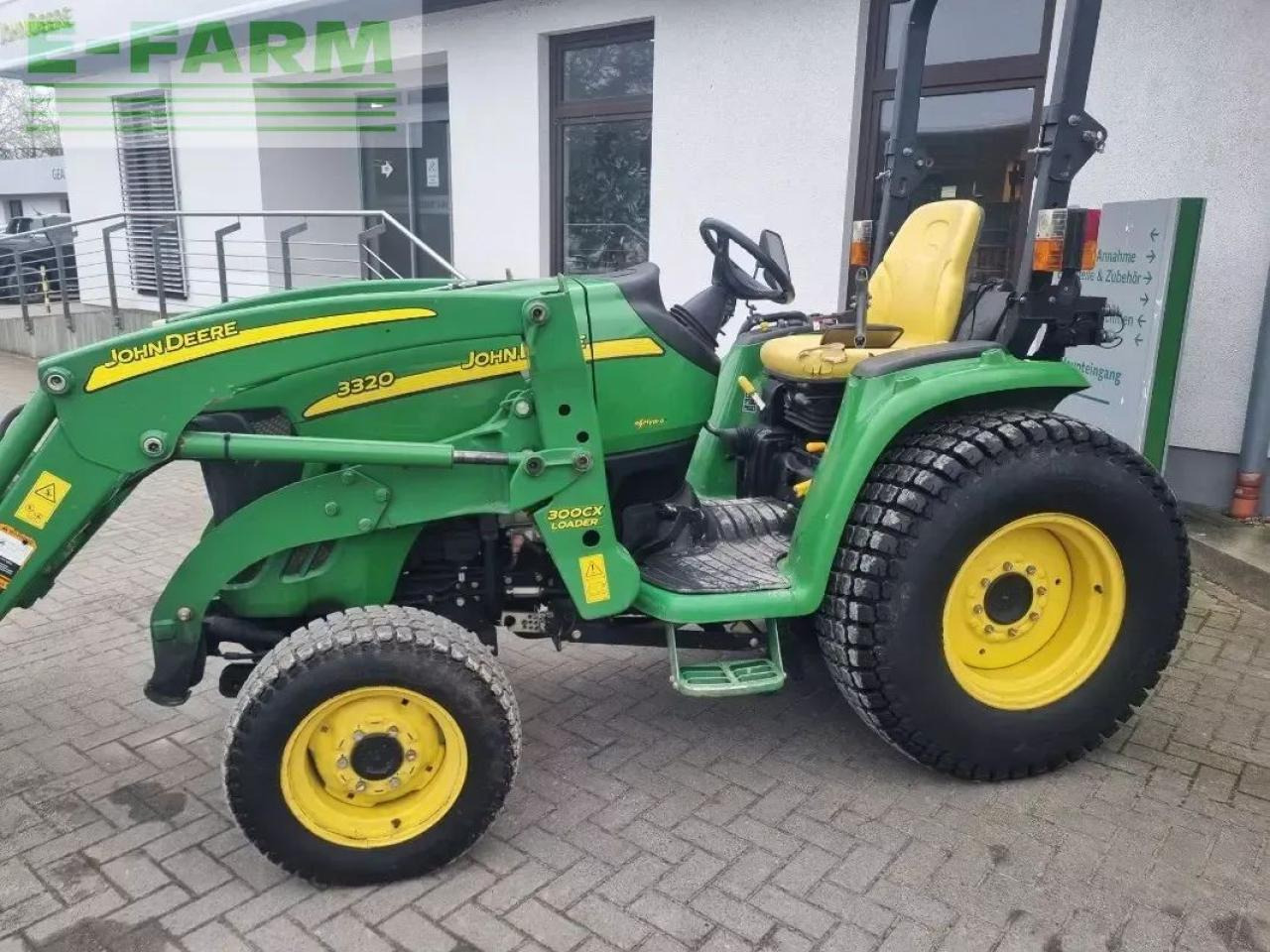 John Deere 3320 my11 - Tracteur agricole: photos 4 John Deere 3320 my11 - Tracteur agricole: photos 4