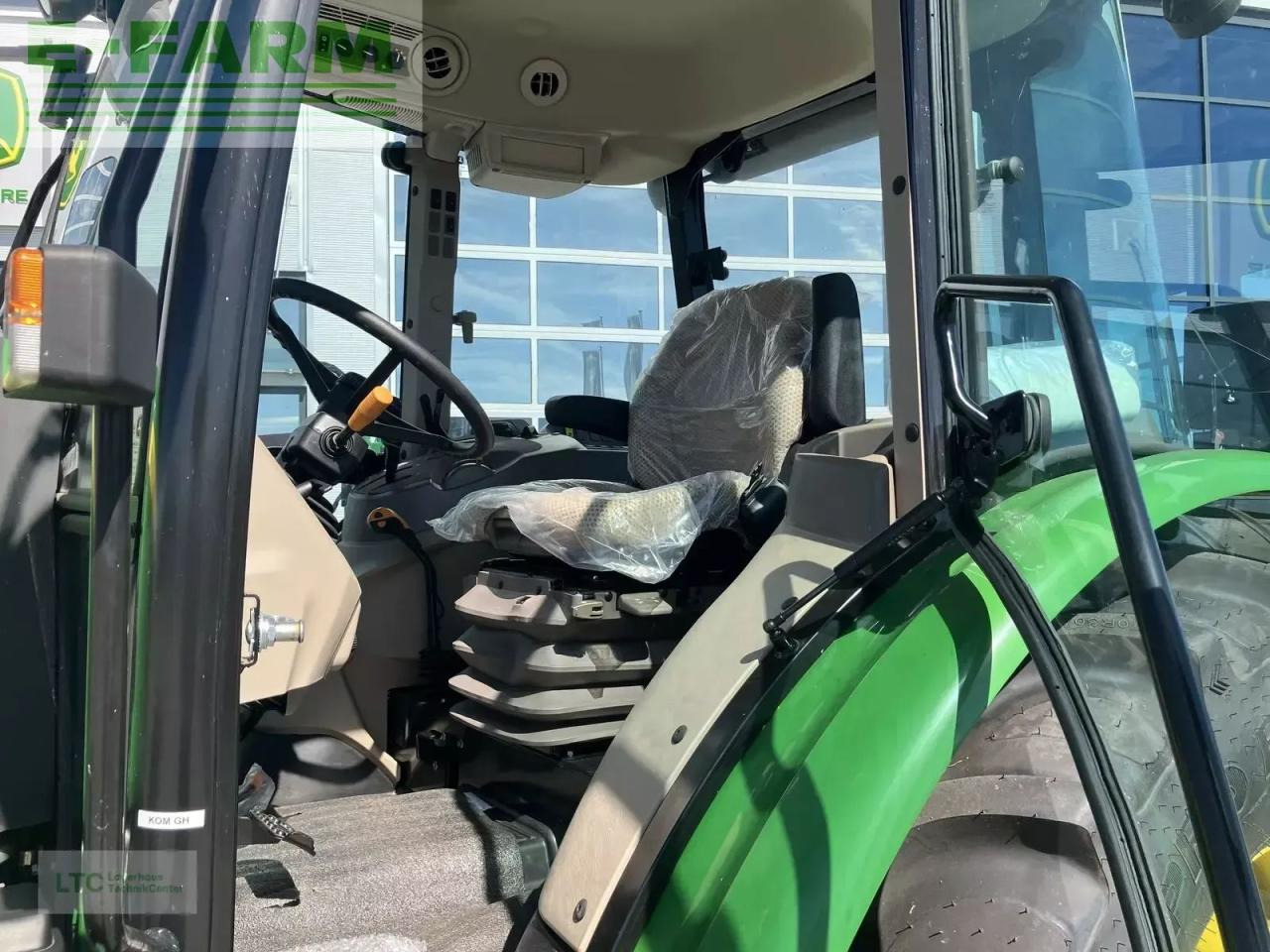 John Deere 5067e - Tracteur agricole: photos 5 John Deere 5067e - Tracteur agricole: photos 5