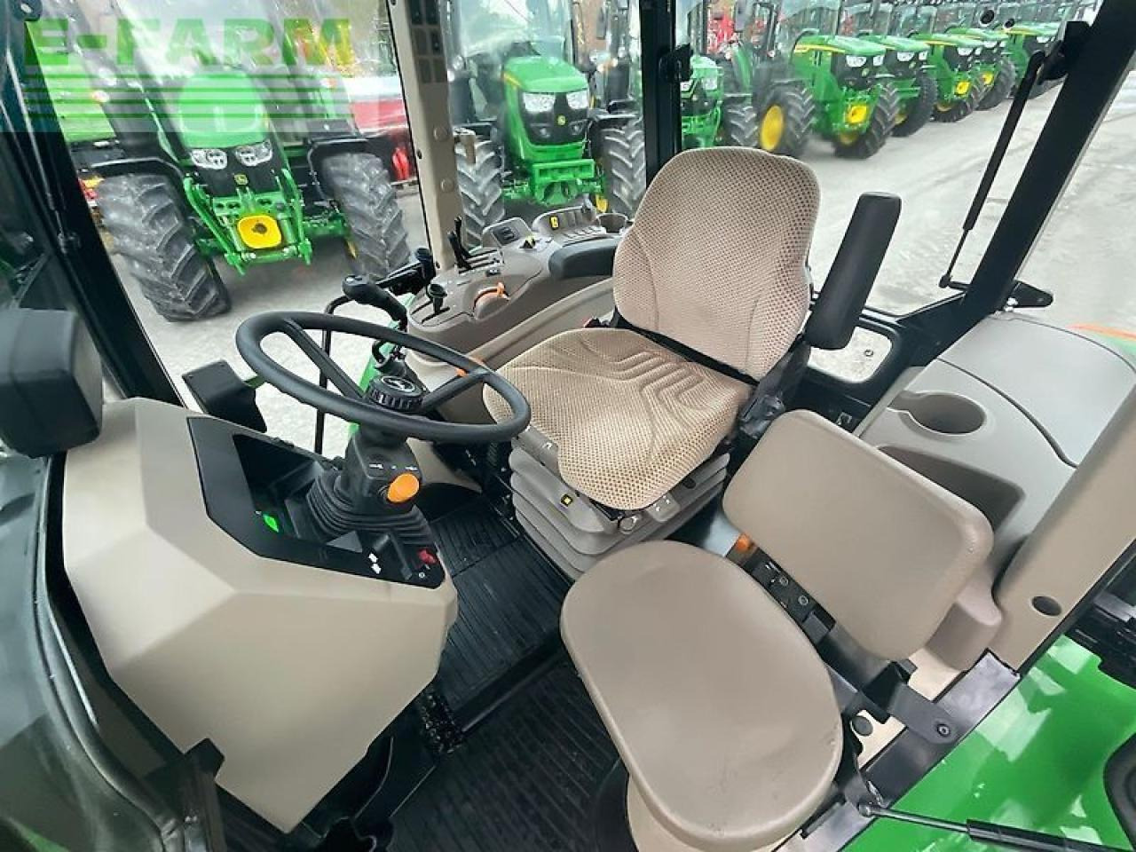 John Deere 5075 e - Tracteur agricole: photos 4 John Deere 5075 e - Tracteur agricole: photos 4