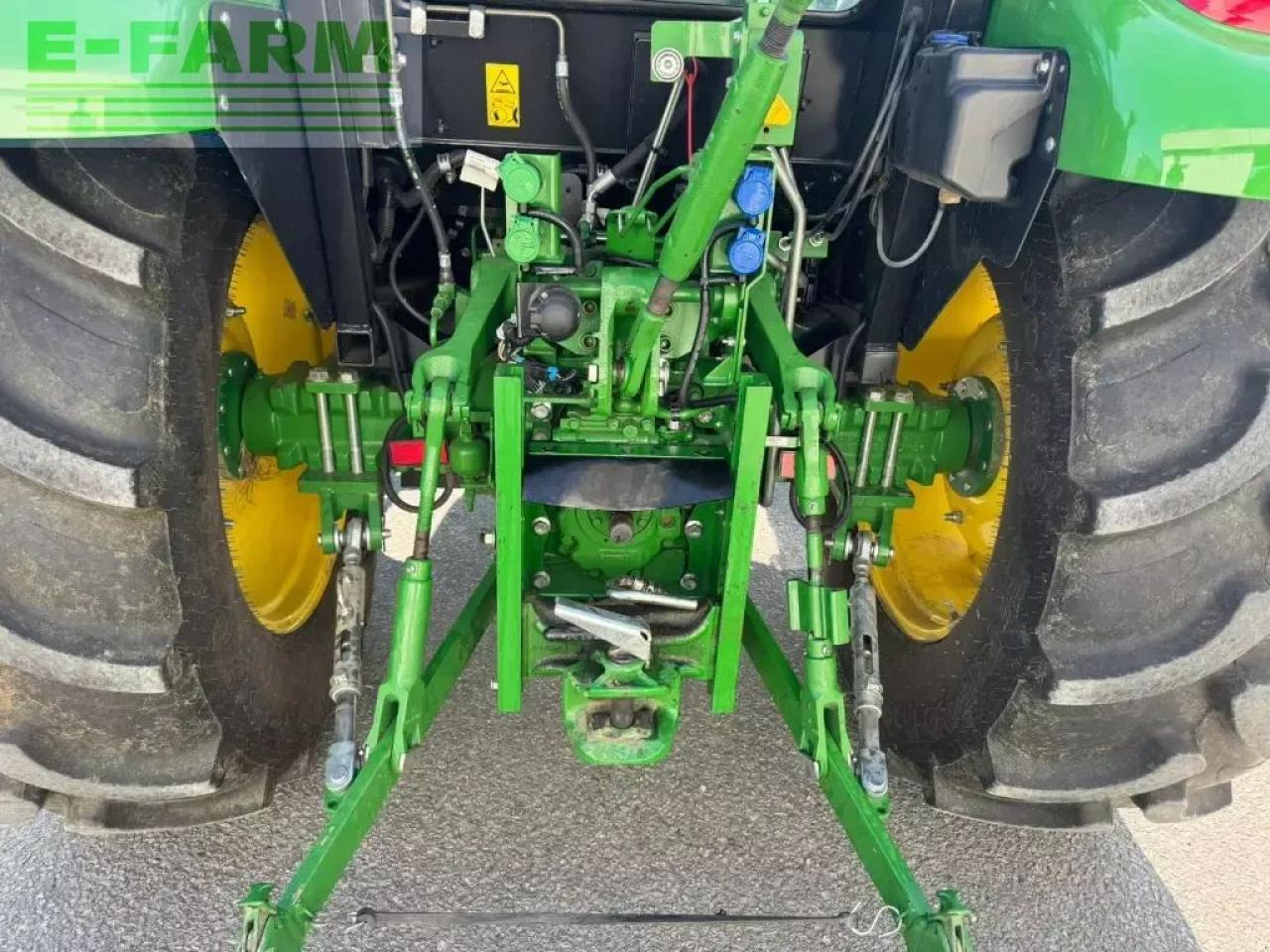 Tracteur agricole John Deere 5075e: photos 10
