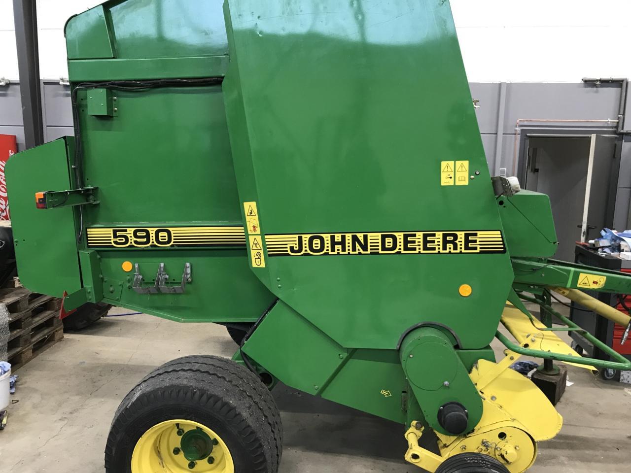John Deere 590 - Presse à balles cubiques: photos 5 John Deere 590 - Presse à balles cubiques: photos 5