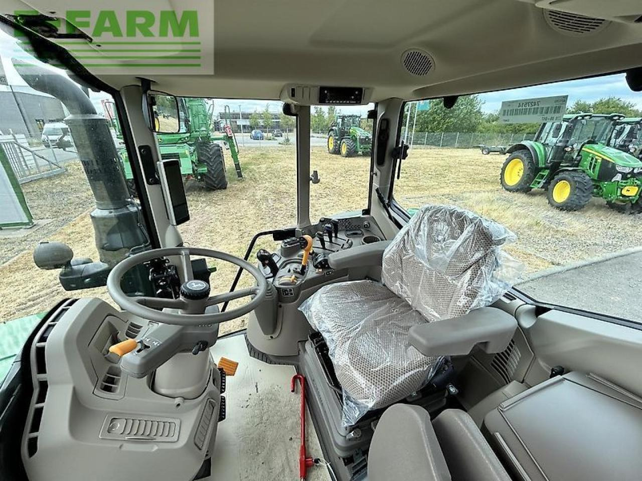 John Deere 6100m aq+ demo - Tracteur agricole: photos 5 John Deere 6100m aq+ demo - Tracteur agricole: photos 5