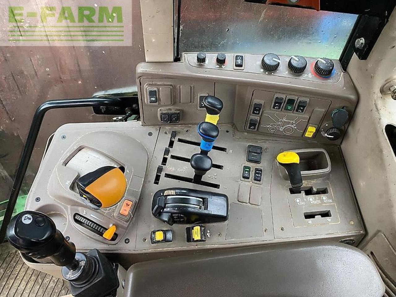 Tracteur agricole John Deere 6135 m: photos 8