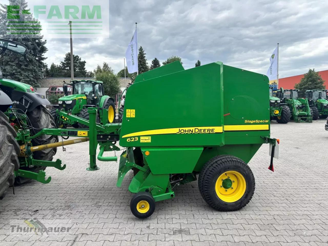 John Deere 623 - Presse à balles cubiques: photos 2 John Deere 623 - Presse à balles cubiques: photos 2