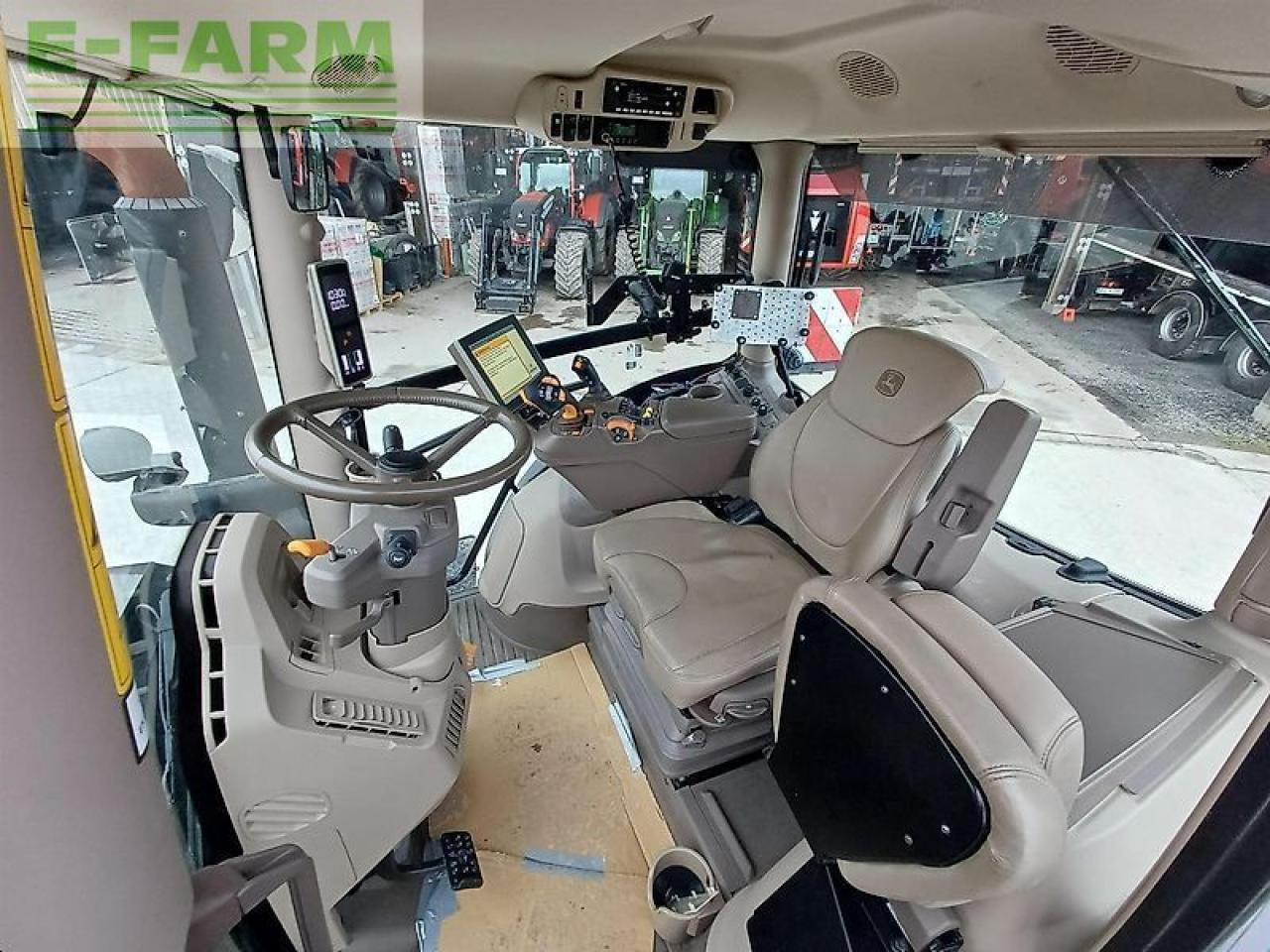 John Deere 6r 250 black design - Tracteur agricole: photos 5 John Deere 6r 250 black design - Tracteur agricole: photos 5